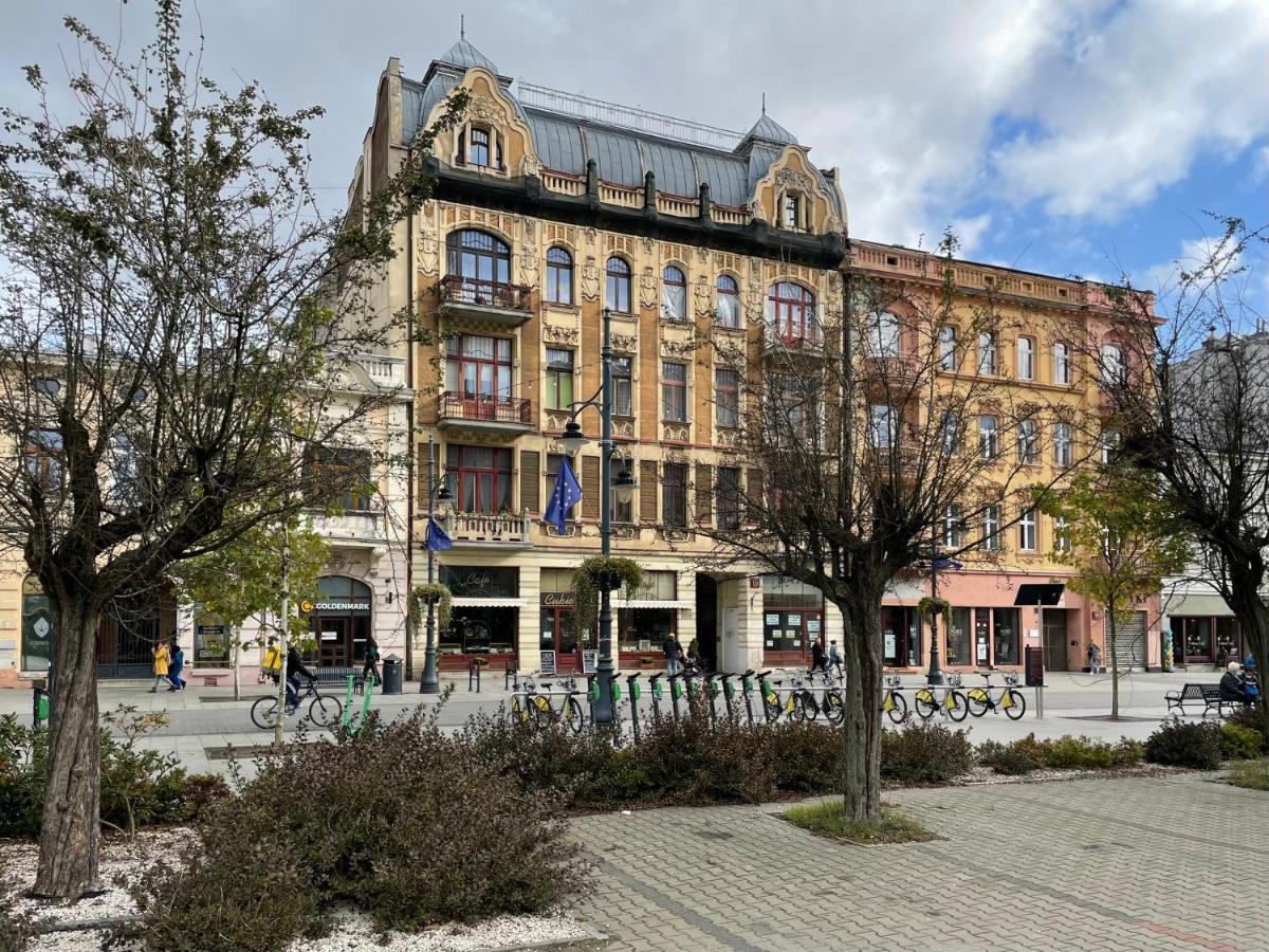 Off Side Story Apartment Лодз Екстериор снимка