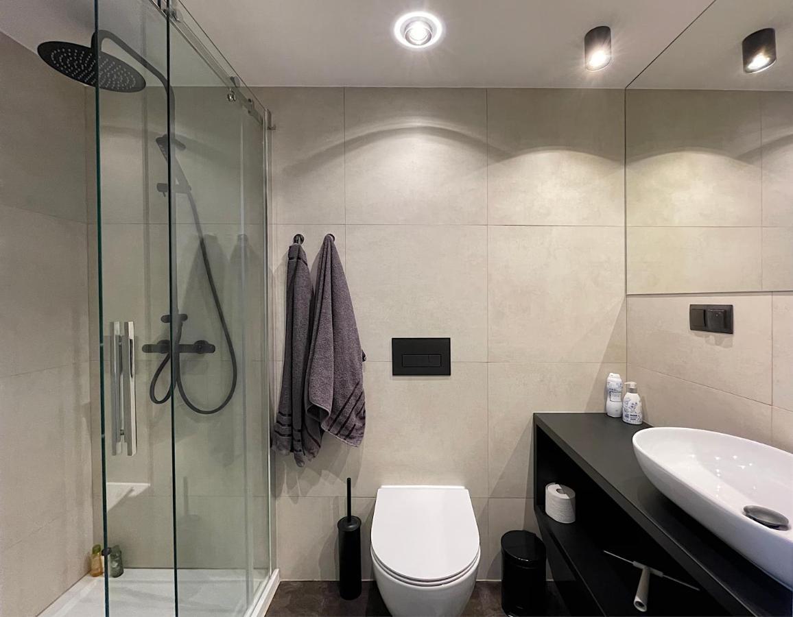 Off Side Story Apartment Лодз Екстериор снимка
